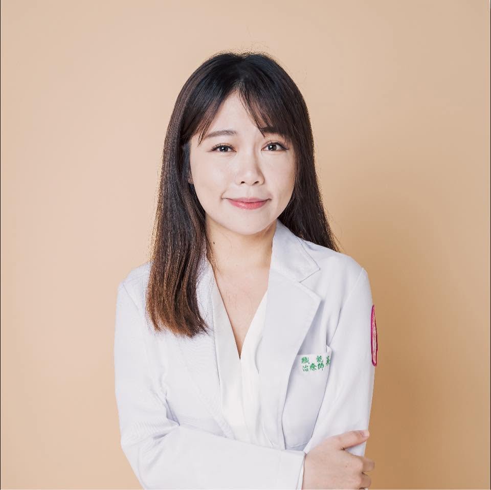 吳佩穎正向教養師形象照片